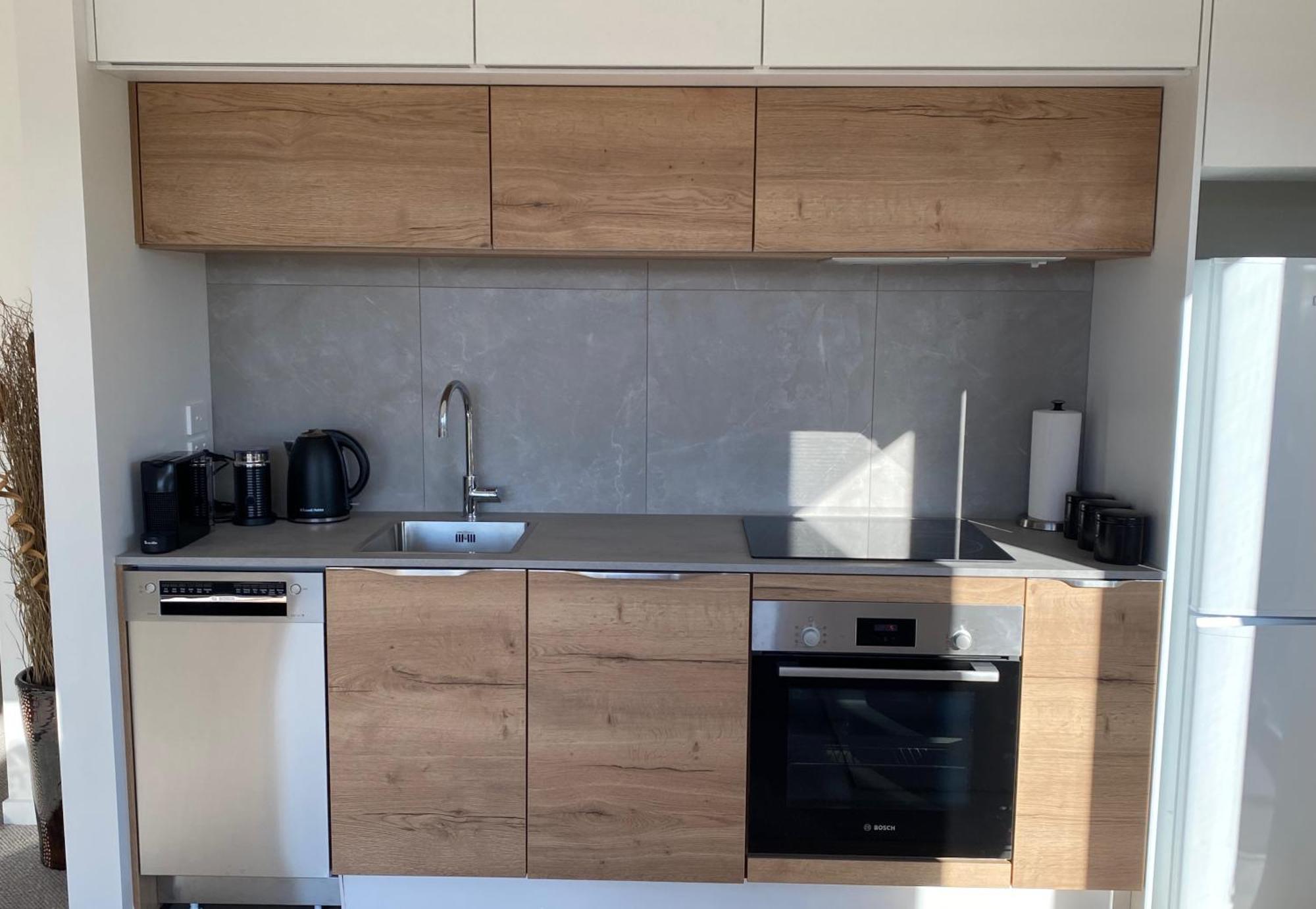 Lake Views - New Apartment With Room To Relax واناكا المظهر الخارجي الصورة