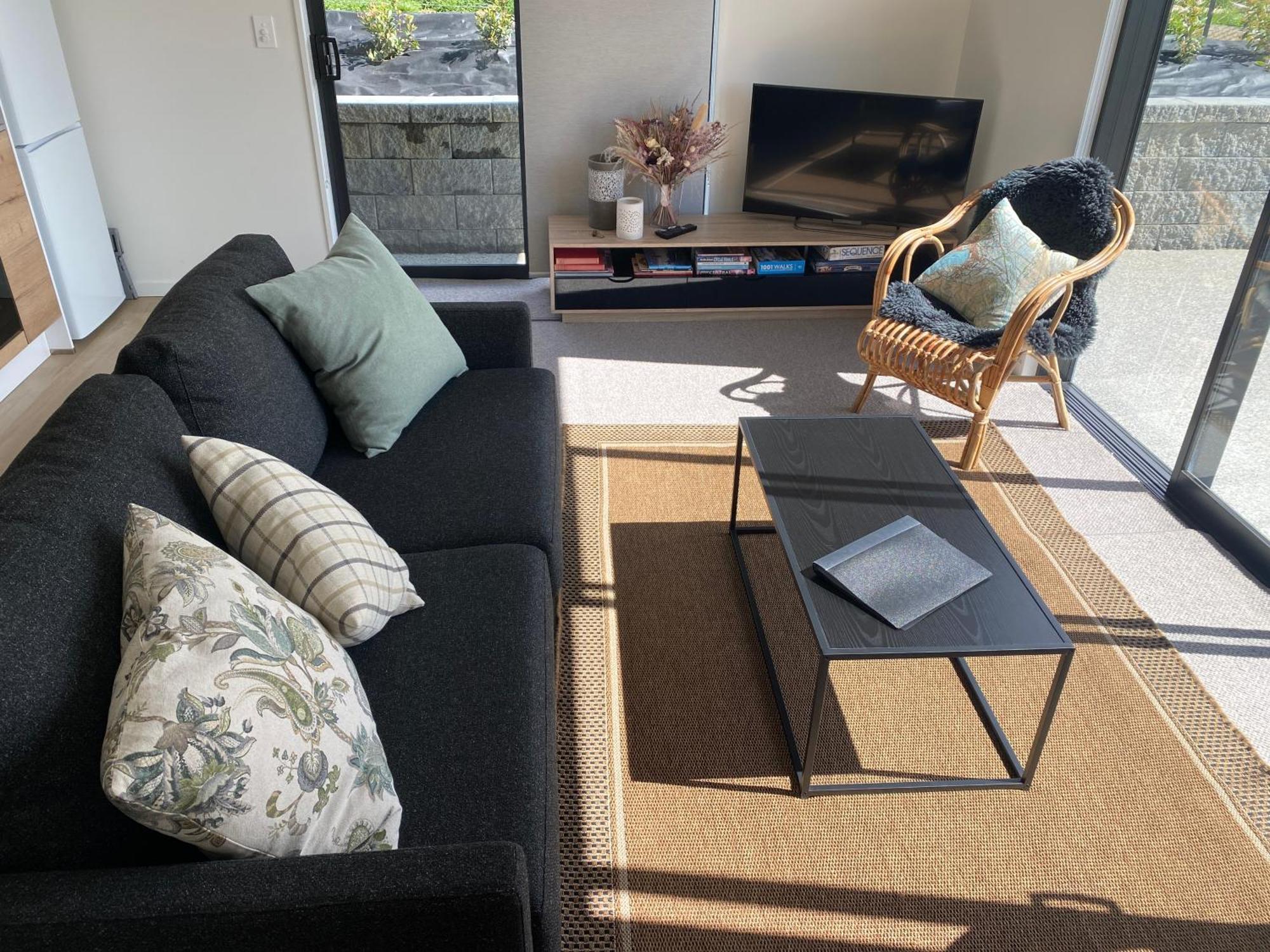Lake Views - New Apartment With Room To Relax واناكا المظهر الخارجي الصورة